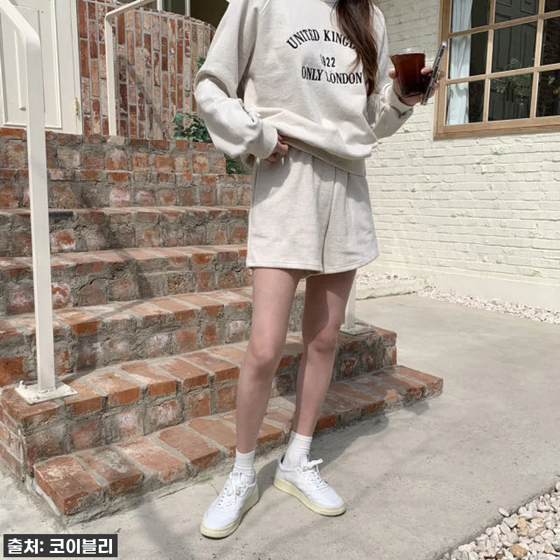 요즘 날씨 필수템! 런던 여성 트레이 관련 이미지 2