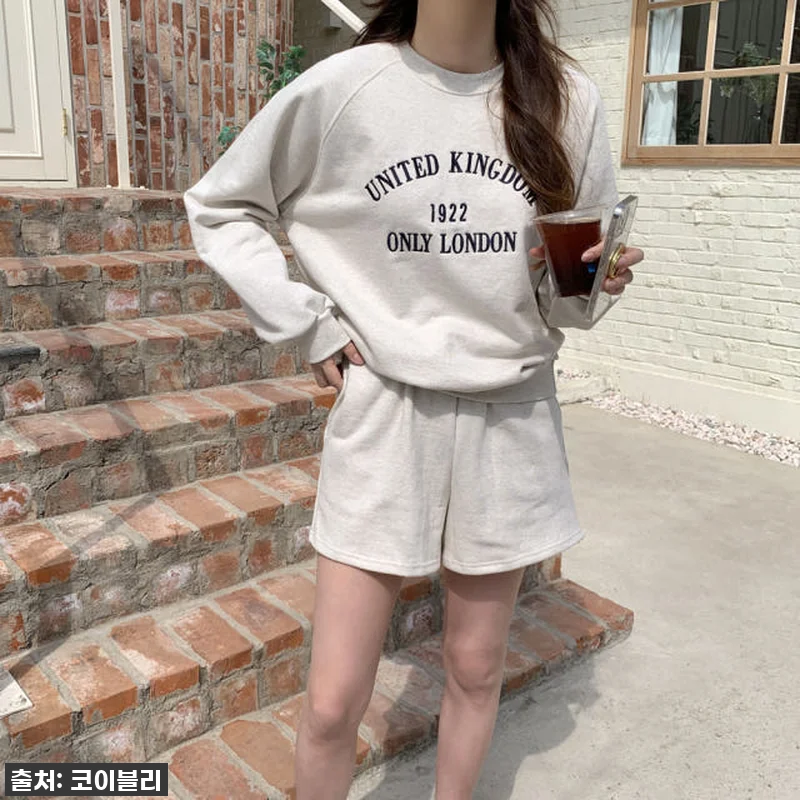 요즘 날씨 필수템! 런던 여성 트레이 관련 이미지 3