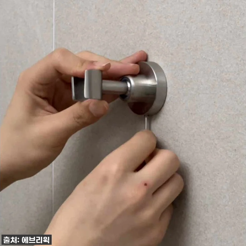 무타공 각도조절 샤워기거치대 스텐 샤워기 홀더 호스 걸이 접착식 욕실 화장실 16 무타공 각도조절 샤워기거치대 스텐 샤 관련 이미지 7