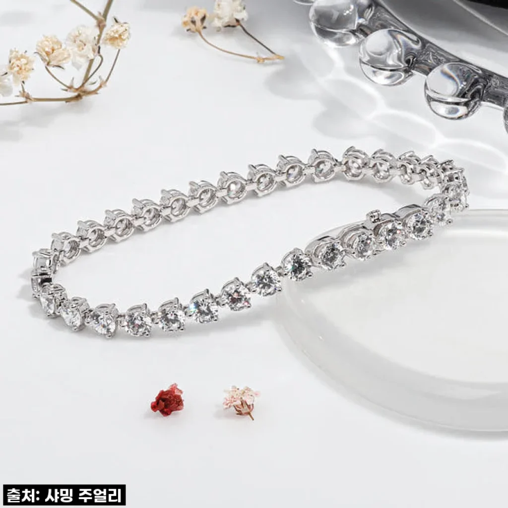 3부 다이아 테니스 팔찌, 여름날의 우아함을 더하다