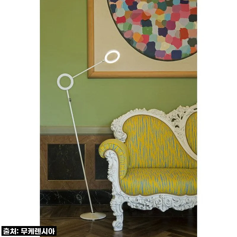 라문 아물레또 플로어 스탠드 조명, 우리 집 분위기를 바꾼 빛의 마법!