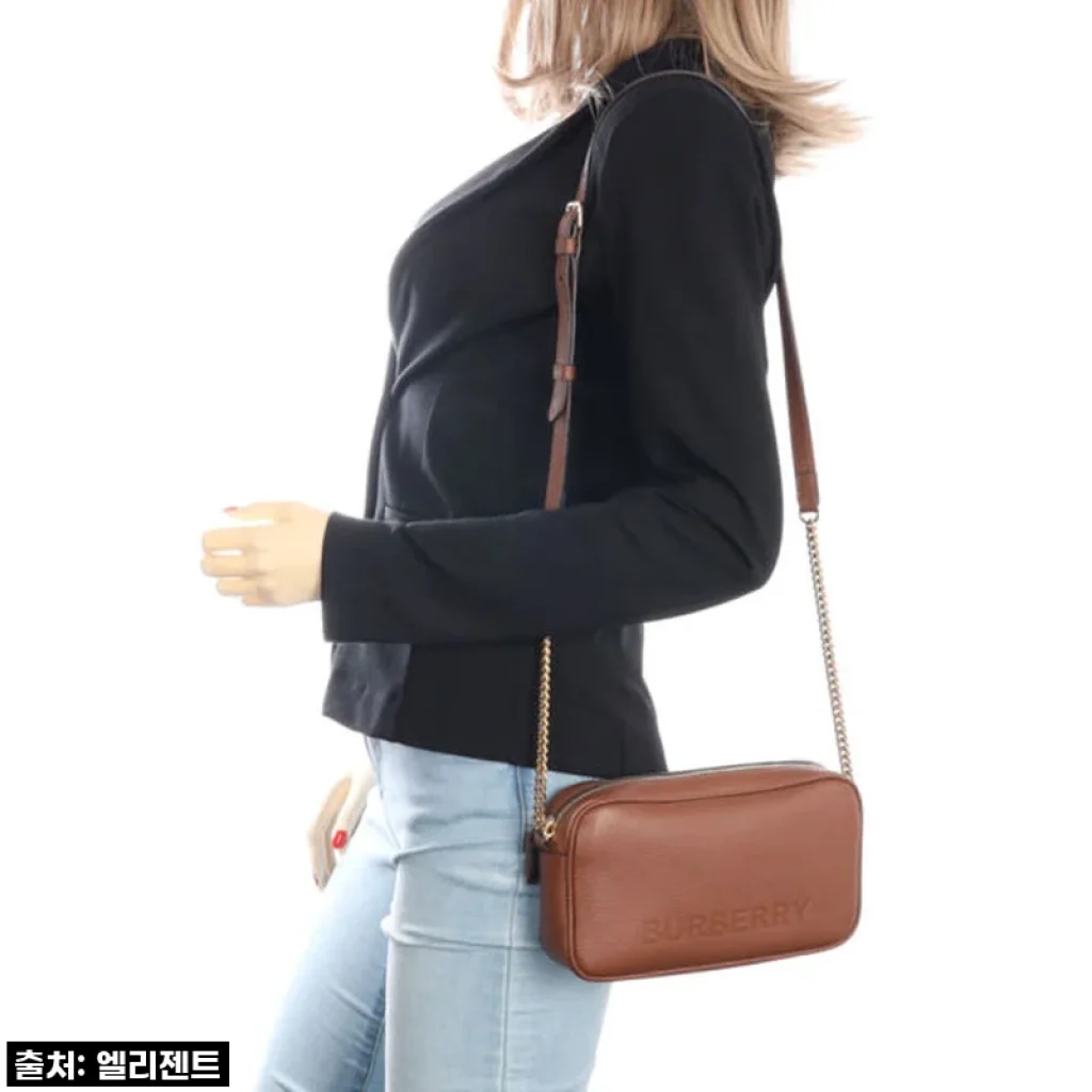 버버리 elongated 로고 스몰체인 카메라백 브라운 블랙 크로스백 사용후기
