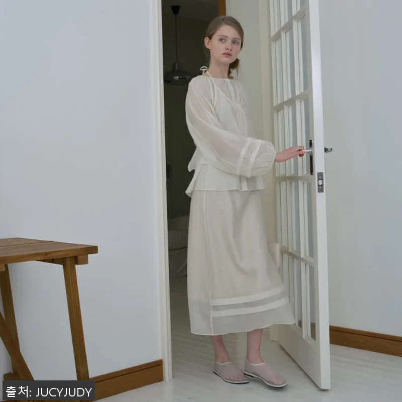 쥬시쥬디 시어 레이어링 블라우스 + 관련 이미지 3
