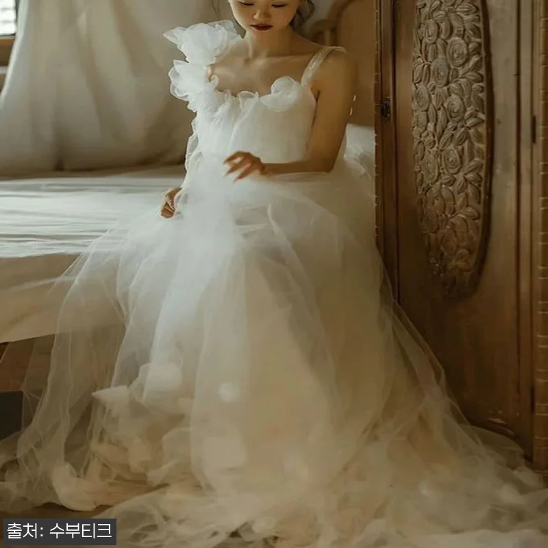 잔잔한 감성의 민소매 나시 셀프웨딩드 관련 이미지 4